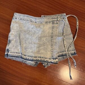 SO Denim Wrap Skorts in Washed Blue